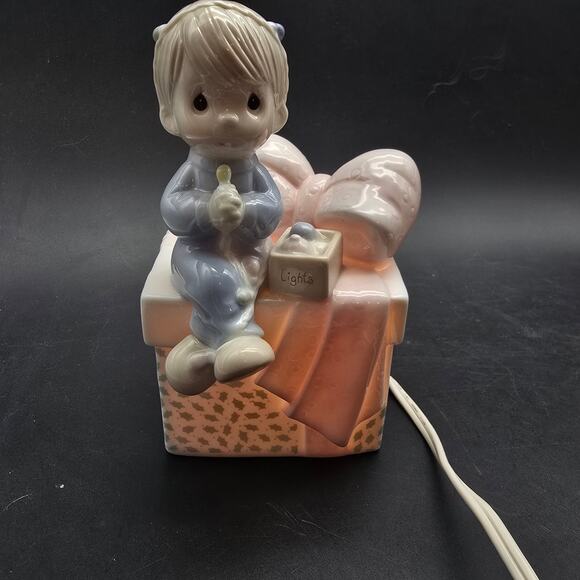 Precious Moments Christmas Night Light Boy on Present 1991 Enesco - Picture 2 of 8